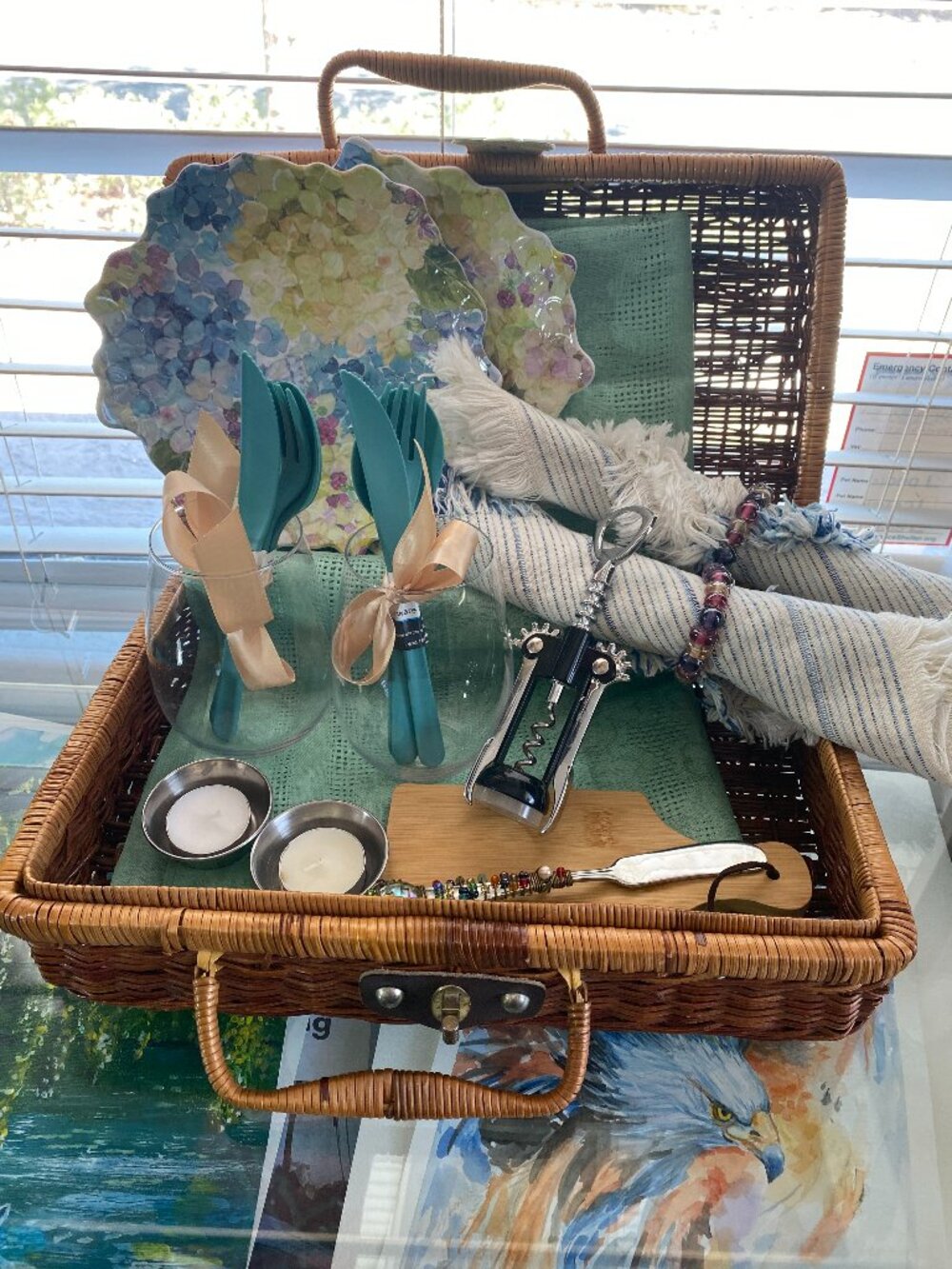Vtg Wicker Picnic Basket 2 Person wine glass, plate, corkscrew, cutlery, napkins